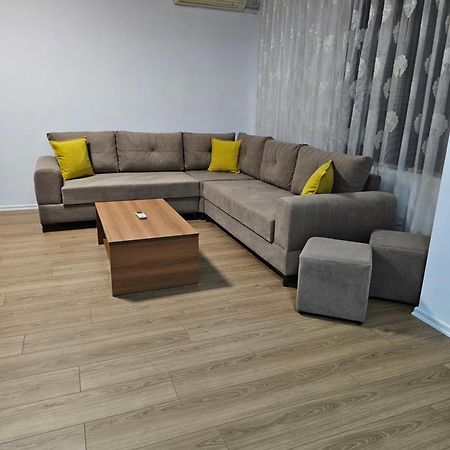 Geljus Apartment 2 Tirana Buitenkant foto